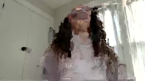 Lolo online show from October 27, 2025, 6:23 pm