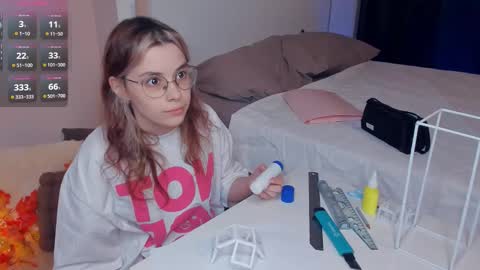 Lona online show from November 26, 2025, 7:04 pm