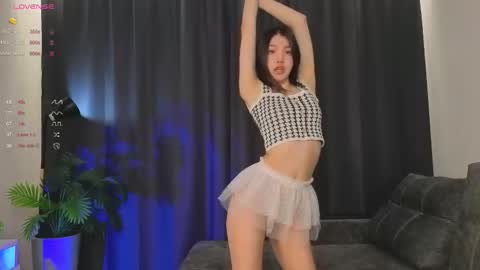 Snapshot of loney__tunes chatting on November 7, 2025, 4:07 pm Shy EvaStreams are everyday 9 AM - 3 PM GMT 3 online show from November 7, 2025, 4:07 pm