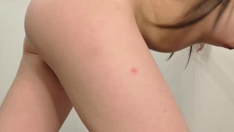 Snapshot of loney__tunes chatting on December 16, 2025, 10:26 pm Shy EvaStreams are everyday 9 AM - 3 PM GMT 3 online show from December 16, 2025, 10:26 pm