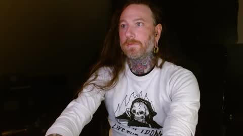 Snapshot of longhair021 chatting on February 18, 2025, 2:05 am longhair online show from February 18, 2025, 2:05 am