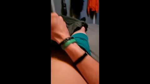 Snapshot of longhairguy27 chatting on December 14, 2024, 4:01 am longhairguy27 online show from December 14, 2024, 4:01 am