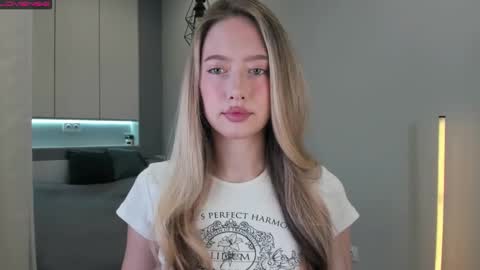 Snapshot of longoriaeva chatting on October 6, 2025, 7:39 am Eva online show from October 6, 2025, 7:39 am