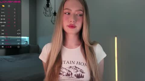 Snapshot of longoriaeva chatting on December 19, 2025, 2:35 pm Eva online show from December 19, 2025, 2:35 pm