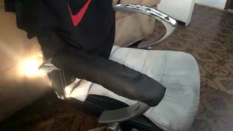 Snapshot of longshaft_ chatting on February 13, 2026, 2:35 pm longshaft_ online show from February 13, 2026, 2:35 pm