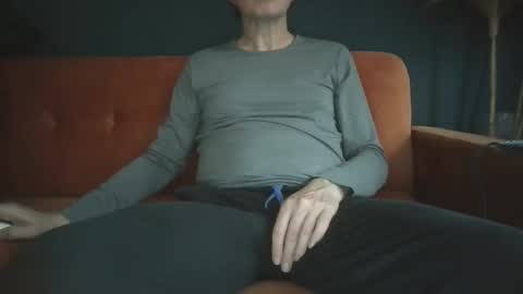 longwet1 online show from December 1, 2025, 10:09 am