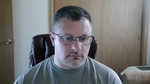 Snapshot of lookin75 chatting on September 17, 2025, 8:32 pm lookin75 online show from September 17, 2025, 8:32 pm