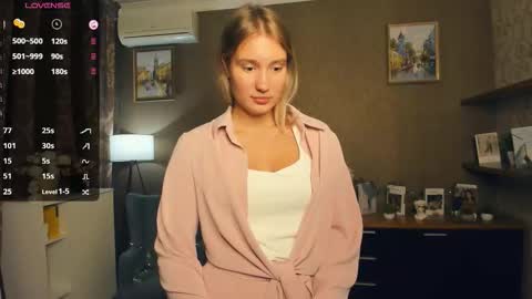 Snapshot of loookat_me chatting on October 2, 2025, 8:38 pm Jina online show from October 2, 2025, 8:38 pm