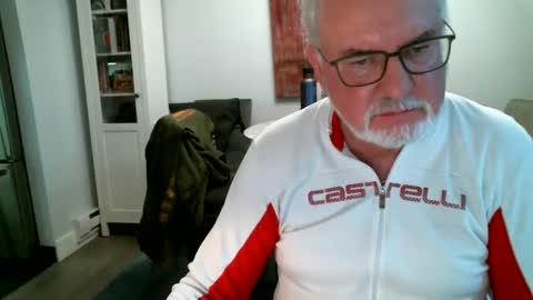 loop102 online show from September 16, 2025, 2:56 am