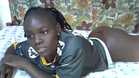 lora_amor online show from June 6, 2026, 1:38 pm