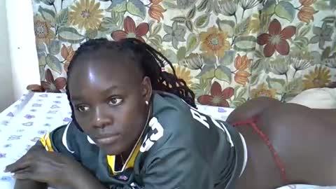 lora_amor online show from June 7, 2026, 1:43 am