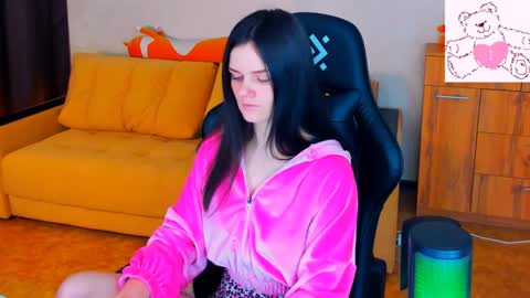 Lora Cain online show from January 20, 2025, 5:26 am