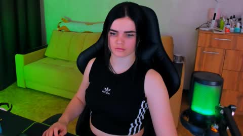 Lora Cain online show from March 5, 2025, 2:56 pm