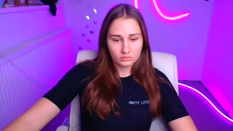 Lora online show from November 8, 2025, 6:57 am