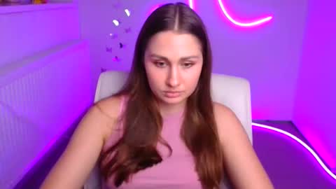 Lora online show from November 11, 2025, 1:33 pm