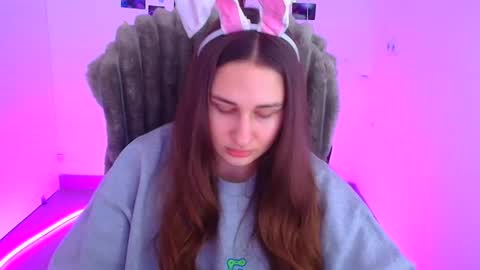 Lora online show from February 13, 2026, 7:59 am