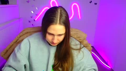 Lora online show from April 2, 2026, 5:27 am