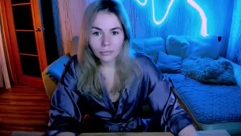 Lora online show from December 15, 2025, 3:00 am