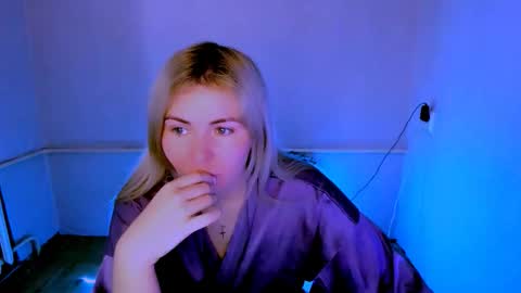 Lora online show from March 25, 2026, 3:01 am