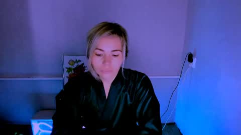 Lora online show from May 26, 2026, 2:29 am