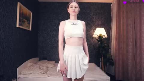 Lora online show from December 22, 2025, 5:04 am