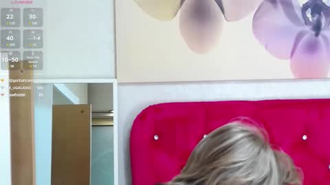 loradelniro1 online show from March 7, 2025, 7:38 pm