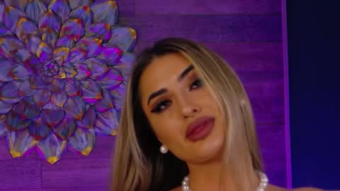 Snapshot of loradevine chatting on November 29, 2025, 8:45 pm Lora online show from November 29, 2025, 8:45 pm