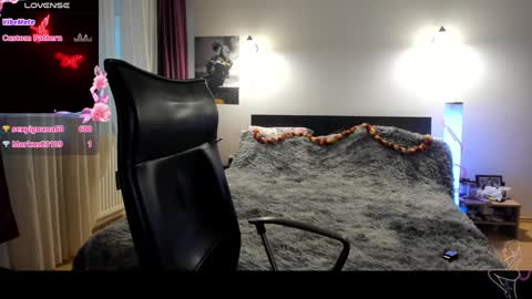 Lora online show from December 27, 2024, 1:39 pm