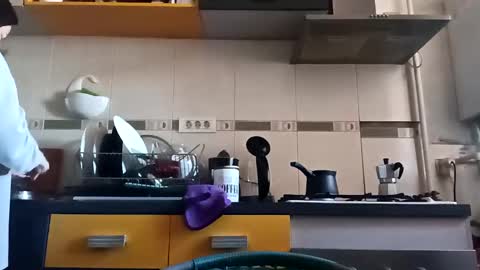 Lora online show from January 9, 2025, 9:48 am