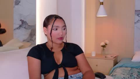 Loraine Rios online show from April 14, 2026, 5:02 am