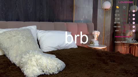 Snapshot of loraineluff chatting on December 10, 2024, 7:32 pm Loraine online show from December 10, 2024, 7:32 pm