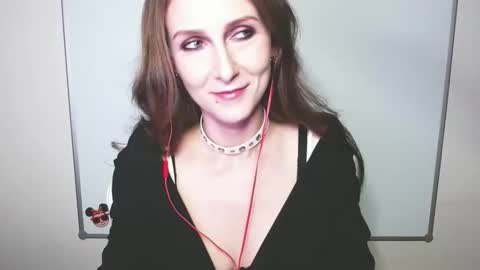 Lora  online show from April 17, 2026, 10:57 pm