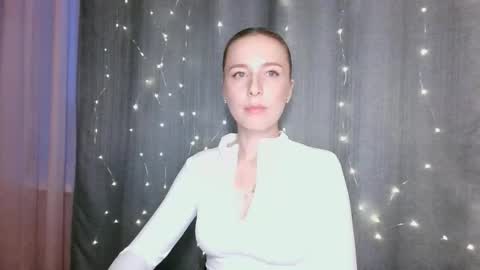 loravine online show from March 25, 2026, 3:18 pm