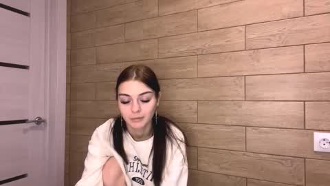 Olivia online show from December 21, 2025, 11:50 am