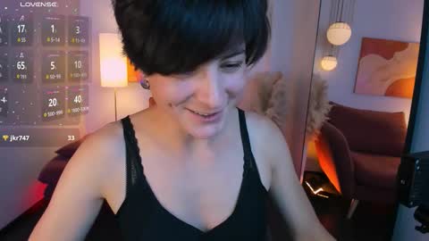 Loren online show from October 15, 2025, 2:39 pm