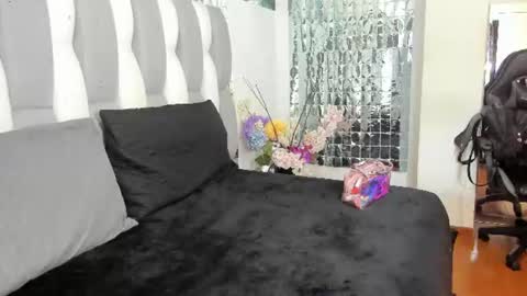 Loren   online show from June 17, 2026, 11:34 am