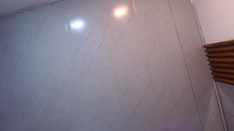 Loren online show from May 19, 2026, 3:02 am
