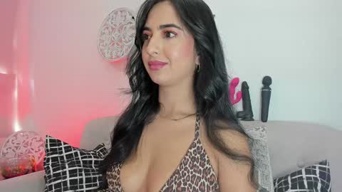 L O R E N online show from January 15, 2025, 4:21 pm