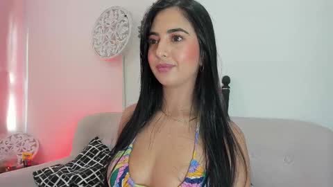 L O R E N online show from February 9, 2025, 5:01 pm