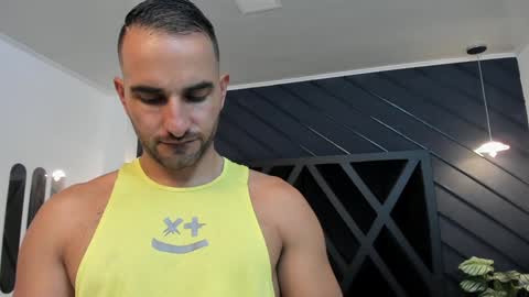  L O R E N Z O  Thumbs Up help  online show from January 21, 2025, 5:30 pm