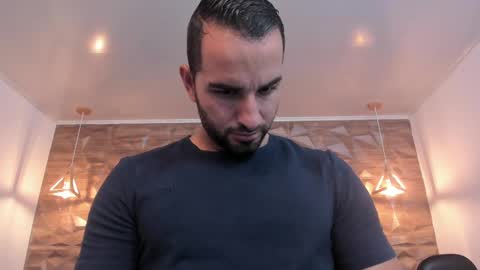  L O R E N Z O  Thumbs Up help  online show from February 15, 2025, 5:17 pm