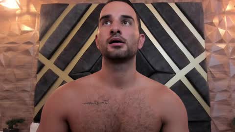  L O R E N Z O  Thumbs Up help  online show from February 19, 2025, 9:25 pm