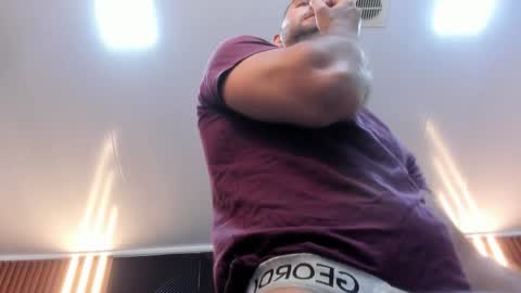  L O R E N Z O  Thumbs Up help  online show from November 28, 2025, 5:26 pm