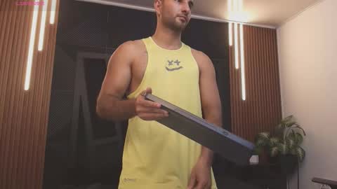  L O R E N Z O  Thumbs Up help  online show from January 14, 2026, 5:40 pm