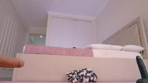 Leyla  online show from September 10, 2025, 6:57 am