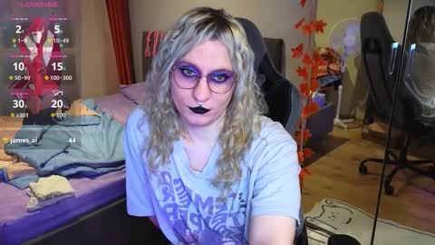 Lori -----------------------------------    online show from November 13, 2025, 1:43 pm