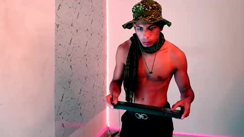 Lorian Vikel  online show from September 24, 2025, 10:35 pm