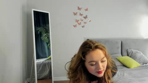 Lina online show from December 1, 2025, 7:30 pm