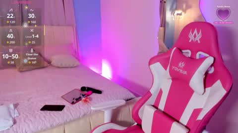 Snapshot of lou_22_ chatting on February 26, 2026, 12:59 pm Lou online show from February 26, 2026, 12:59 pm