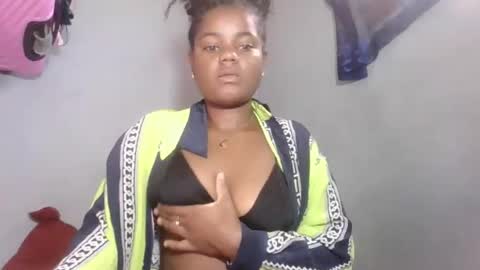 Snapshot of louane98 chatting on February 15, 2026, 5:48 am louane98 online show from February 15, 2026, 5:48 am